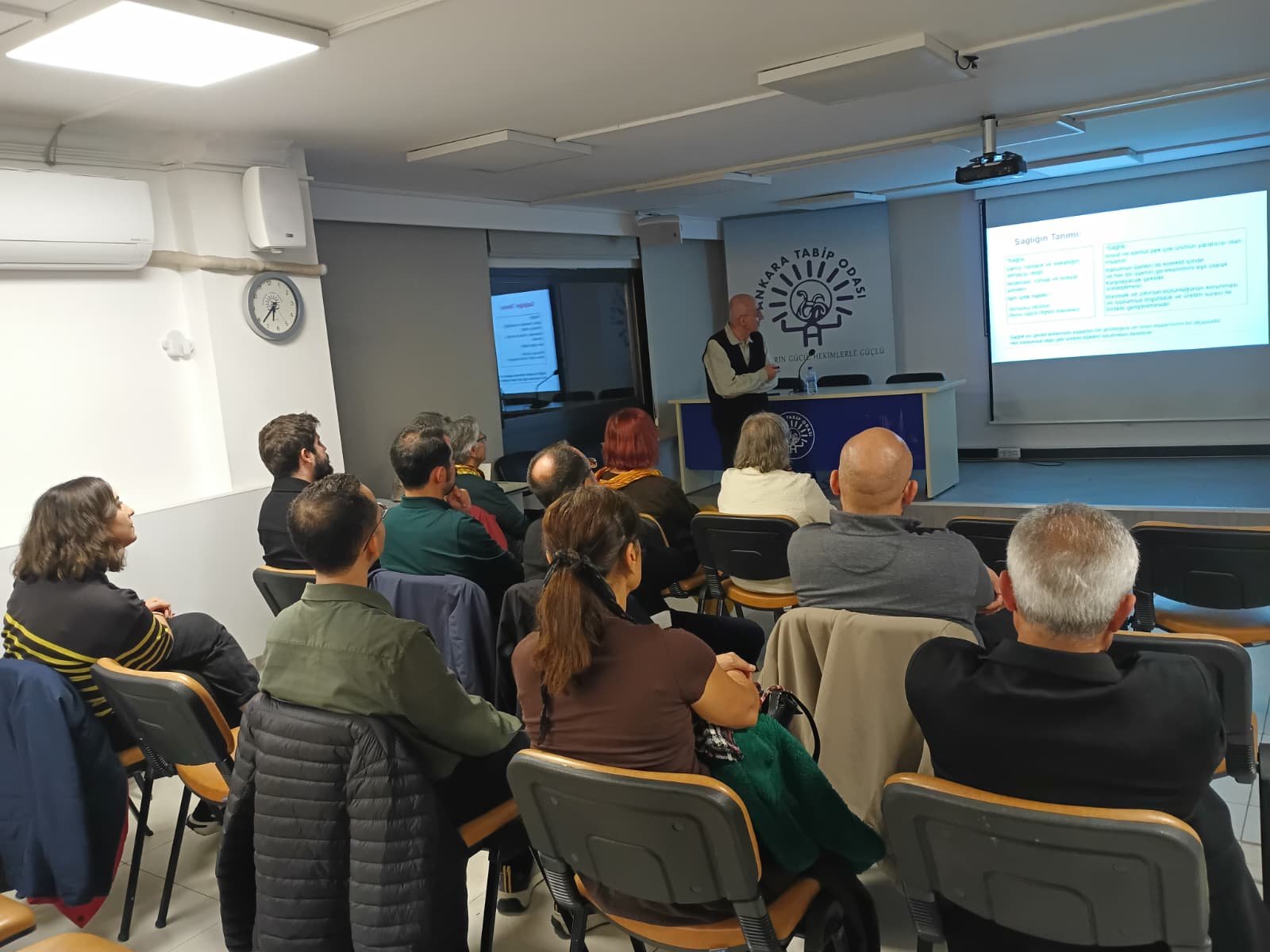 Toplumcu Sağlık Seminerleri Kapsamında "Sağlıkta Sosyalleştirme ve Toplum Hekimliği" Paneli Gerçekleştirildi