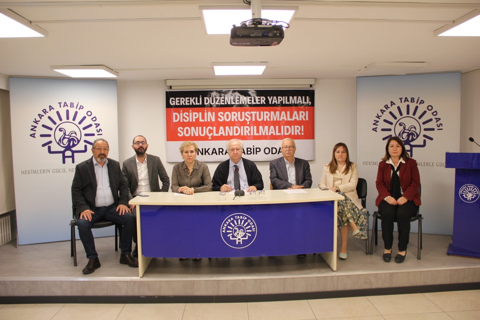 "TTB ve Tabip Odaları Onur Kurullarının Disiplin Yetkisi Askıda" Konulu Basın Toplantısı Düzenlendi
